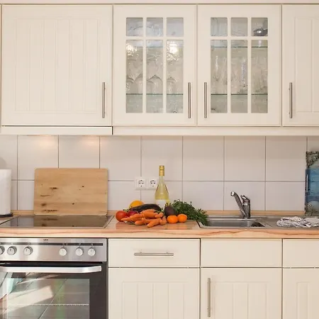 Koje - Hues In Lee Apartman